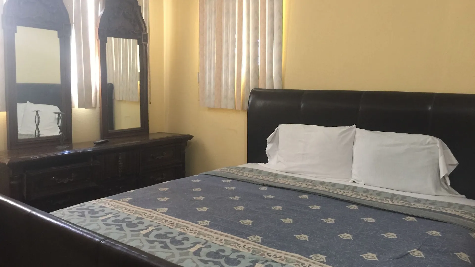 ***  Paradis Hotel Pétionville ハイチ